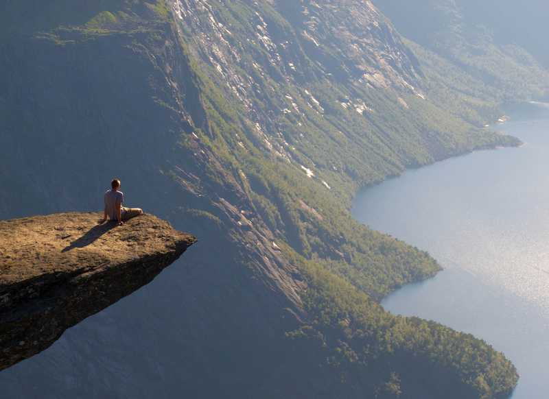 Illustration for article titled Beautiful Norwegian cliff is a nightmare for those afraid of heights